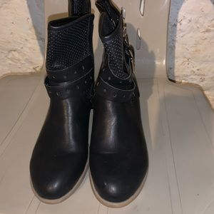 Women’s black bootie